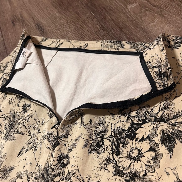 Floral print khaki and black mini skirt New York City and Co - Picture 5 of 7